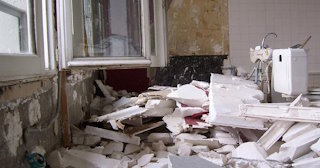 Демонтаж хрущевки в Медногорске - удаление старых полов и стен по выгодной цене от 1748 рублей.